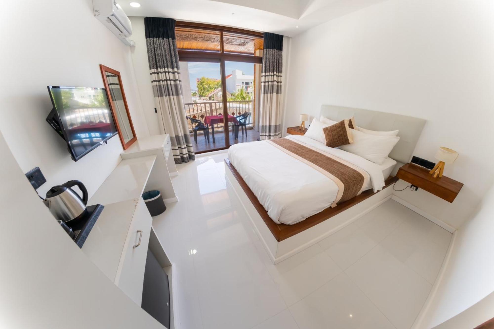 Heron Beach Hotel - The Best Maldivian Getaway In Dhiffushi,Maldives Exterior photo