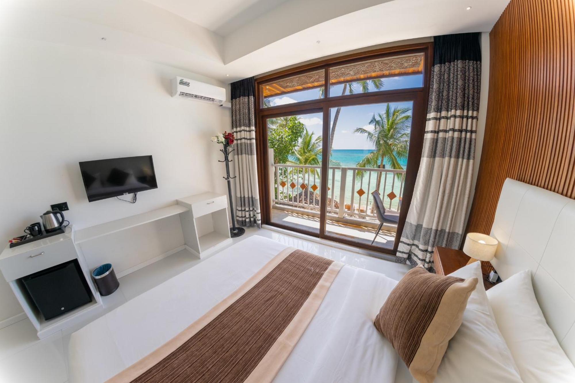 Heron Beach Hotel - The Best Maldivian Getaway In Dhiffushi,Maldives Exterior photo